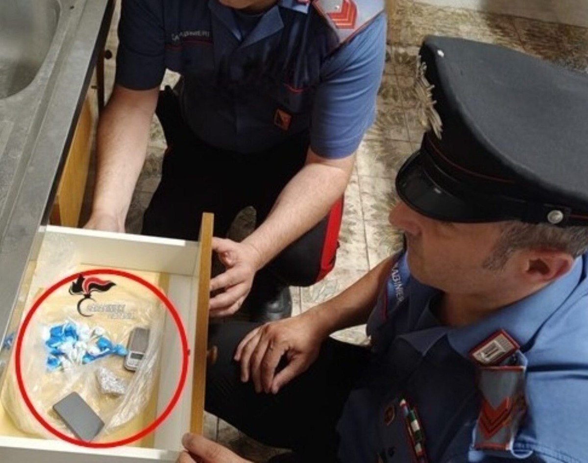 Santa Maria di Licodia, droga in casa e soldi dello spaccio: arrestato un 22enne - 