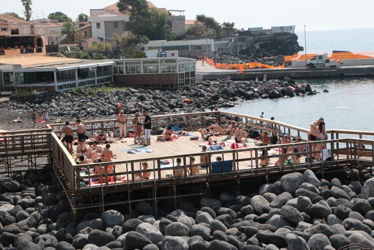 Estate a Catania, riapre il solarium di San Giovanni Li Cuti: ecco quando apriranno le spiagge libere - 