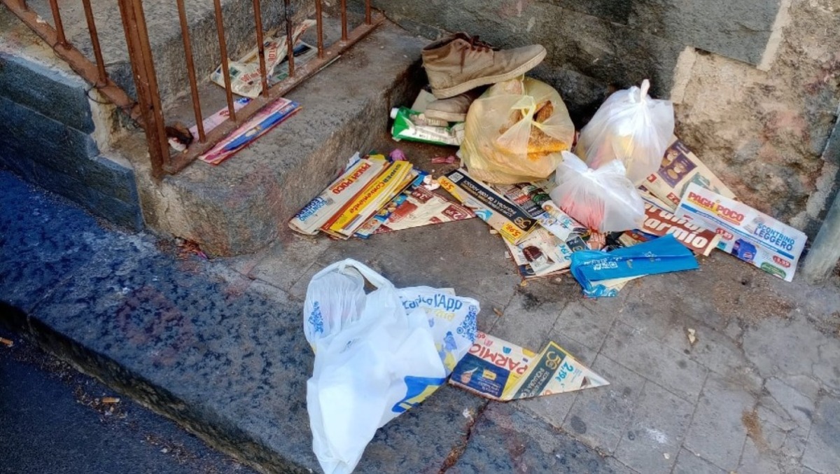Paternò, la denuncia dei residenti di via Fallica: «Sembra una strada di campagna» - 