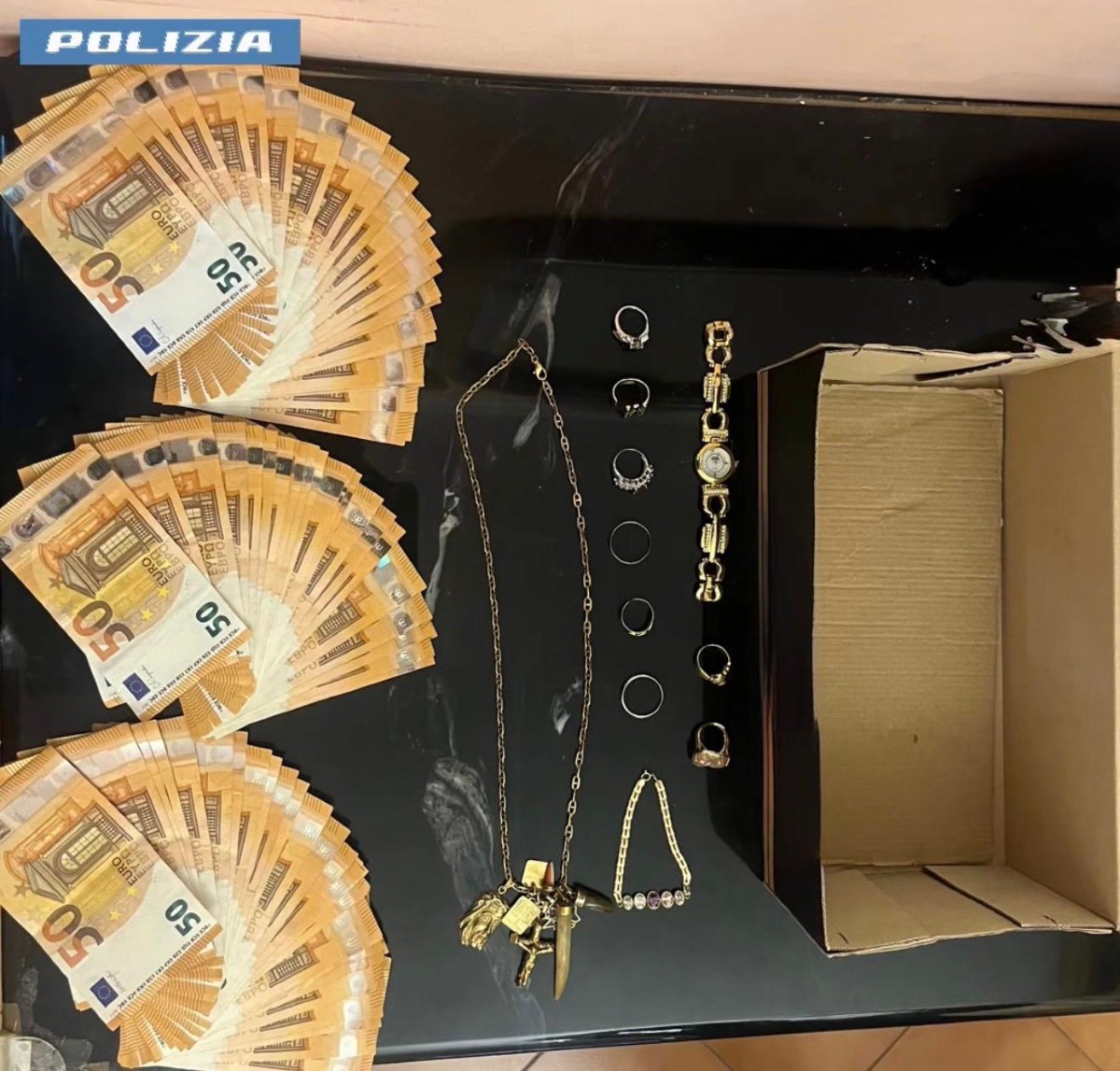 Roma, 12 ore al telefono per svuotargli il conto: anziano fa arrestare due truffatori, uno è catanese - 