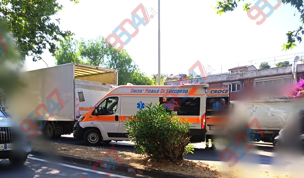 Incidente tra camion e moto sulla Circonvallazione di Catania: ferito un centauro, traffico in tilt - 