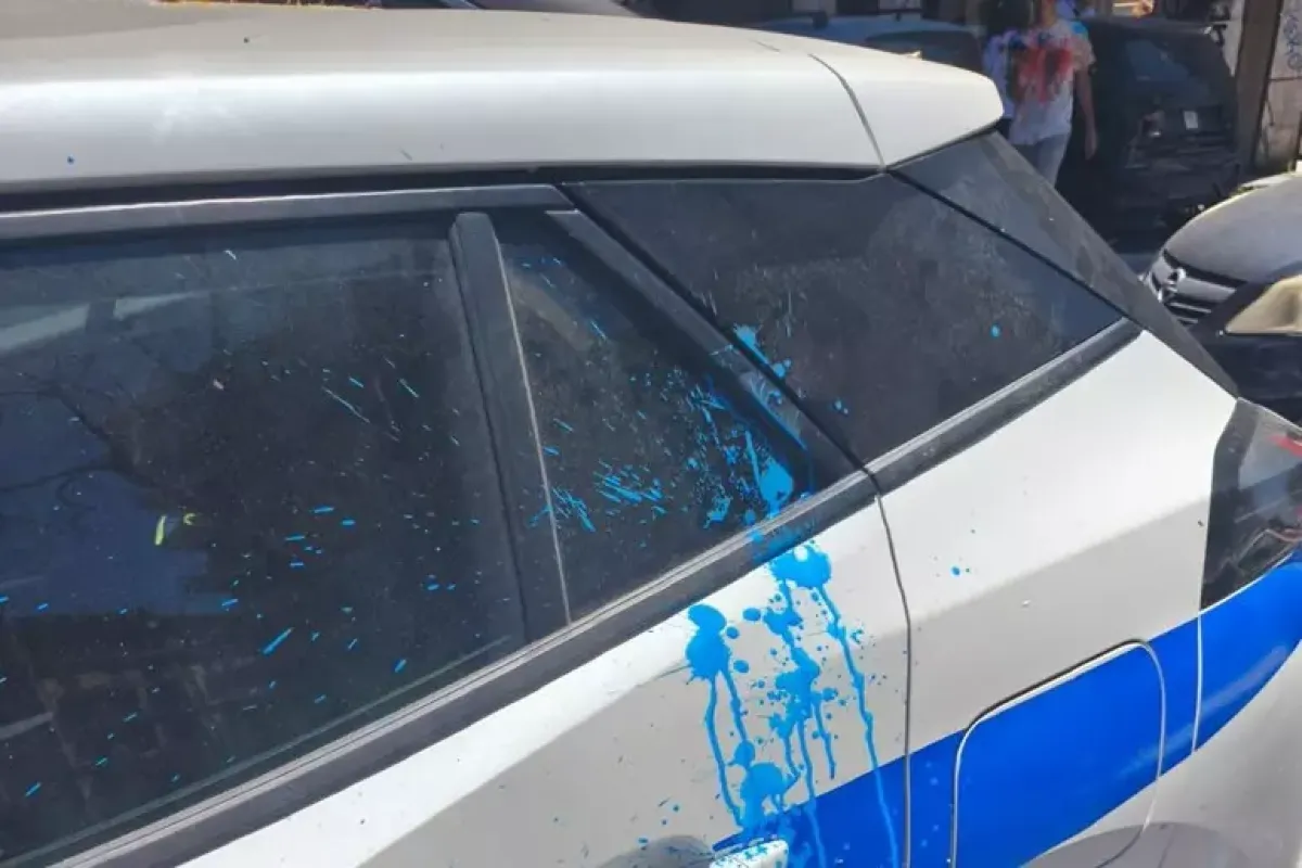 Festa di fine anno degenera: studenti lanciano uova e vernice contro la Polizia a Catania. - 