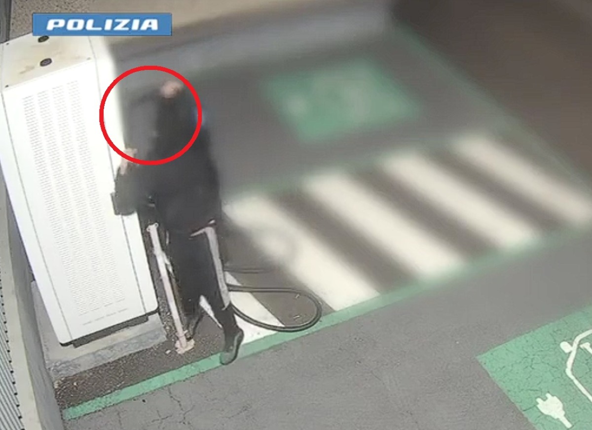 Rubavano i cavi delle colonnine elettriche: sgominata la banda del rame, due arresti nel Catanese - 