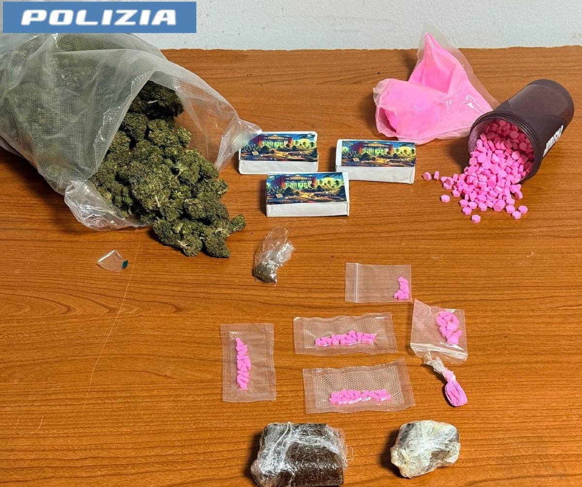 Sequestro record di droga a Catania: trovate 716 pasticche di metanfetamina rosa - 
