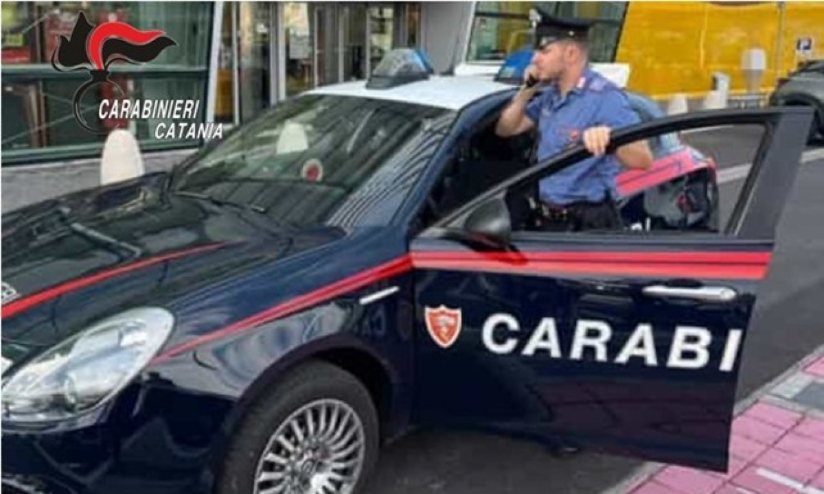 Aci Sant’Antonio, ruba 30 confezioni di parmigiano al supermercato: arrestato - 