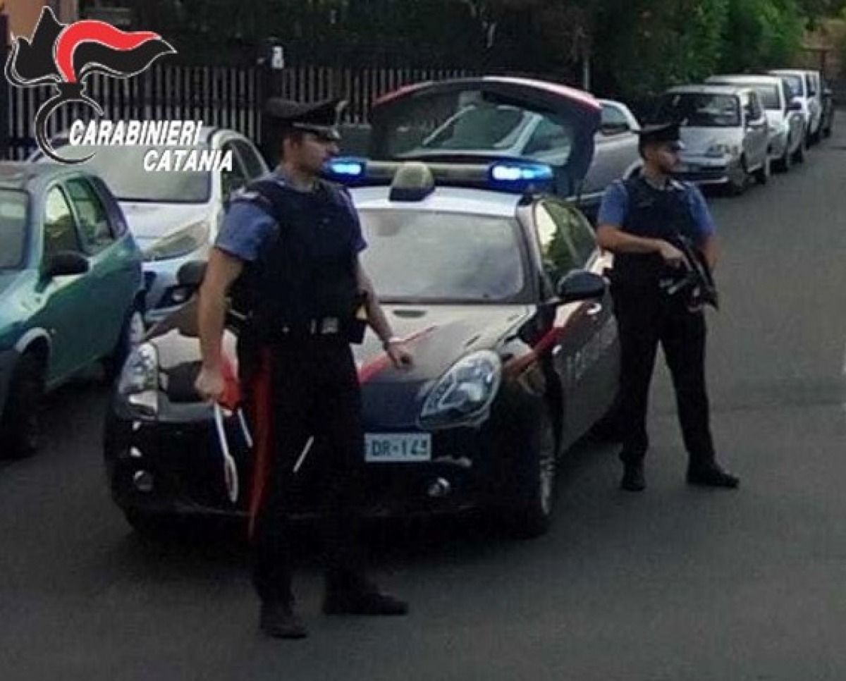 Mascalucia, studente di 17 anni trovato a scuola con un coltello nello zaino: denunciato. - 