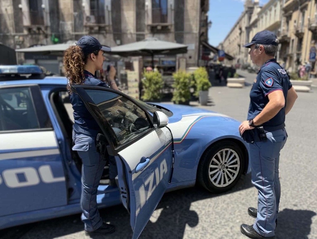 Catania, rubano il cellulare a una turista e chiedono 200 euro per restituirlo: arrestato 22enne - 