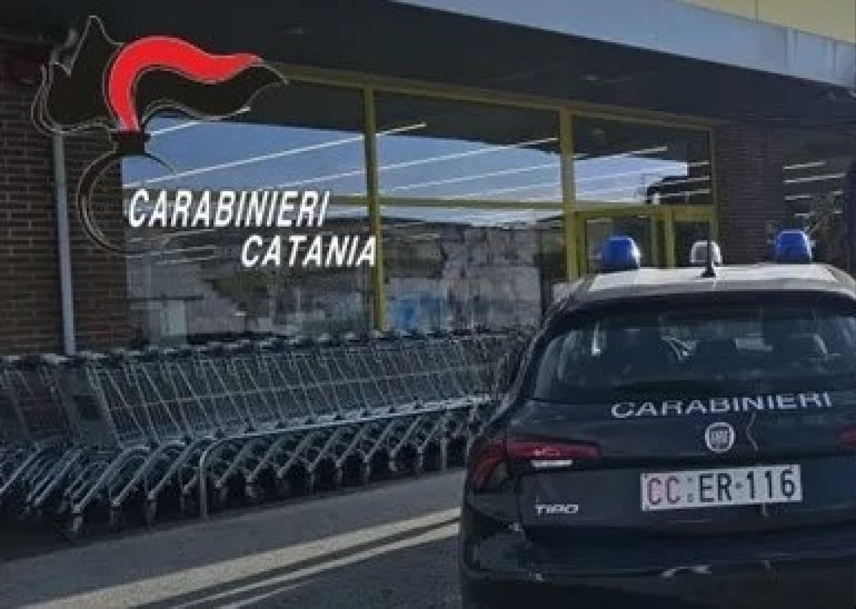 Paternò .  Colpo nella notte al supermercato: arrestato 27enne con un carrello pieno di refurtiva