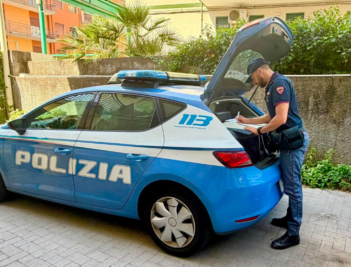In bici sulla tangenziale di Catania, scalzo e senza casco: identificato e multato - 