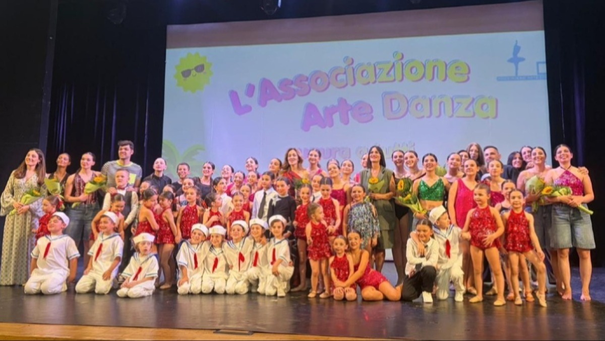 Spettacolo, emozioni e grandi temi al saggio di fine anno dell’Associazione Arte Danza di Laura e Mirella Rapisarda - 