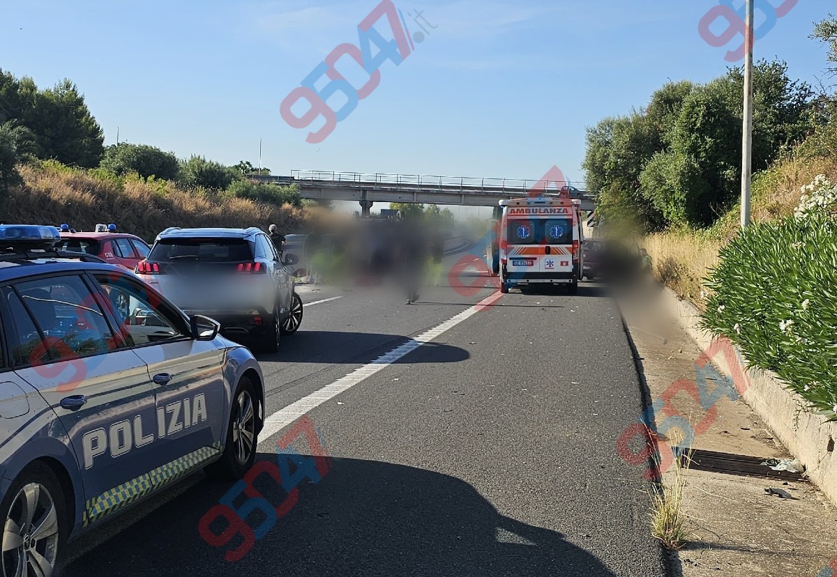 🔴 ULTIM'ORA . Grave incidente sulla Catania-Siracusa: scontro tra auto e furgone, un ferito grave. - 