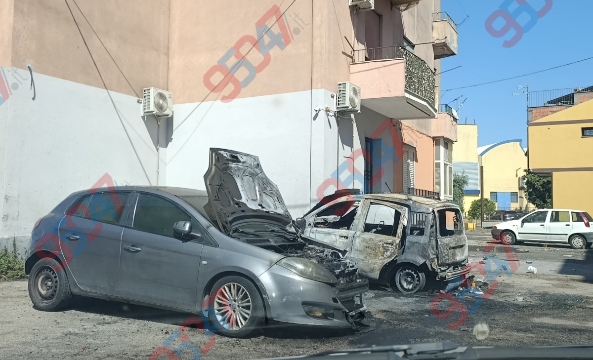 Paternò, auto in fiamme: sarebbe dolo, fermato un uomo. - 