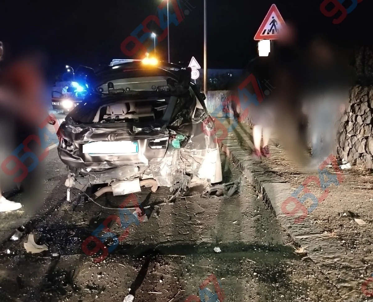 🔴🔴 AGGIORNAMENTO. Belpasso, violento scontro tra due auto: tra i feriti anche alcuni bambini