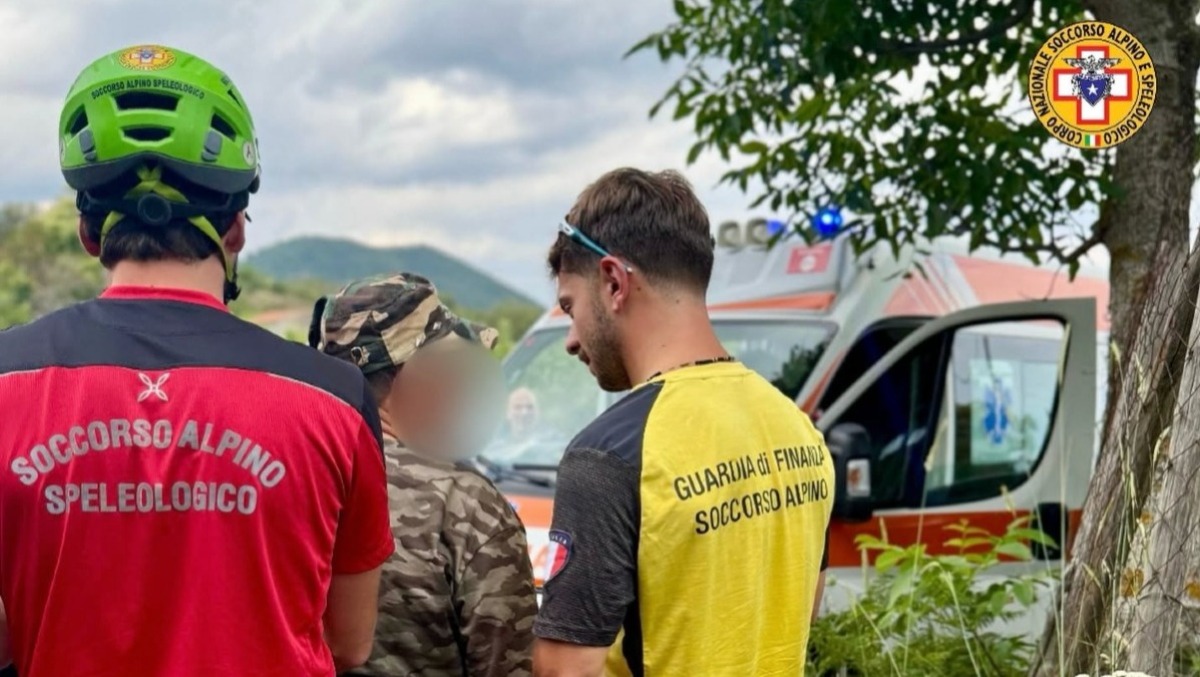 Ragalna, malore mentre raccoglieva frutta in contrada Milia: 74enne soccorso da CNSAS e Guardia di Finanza - 