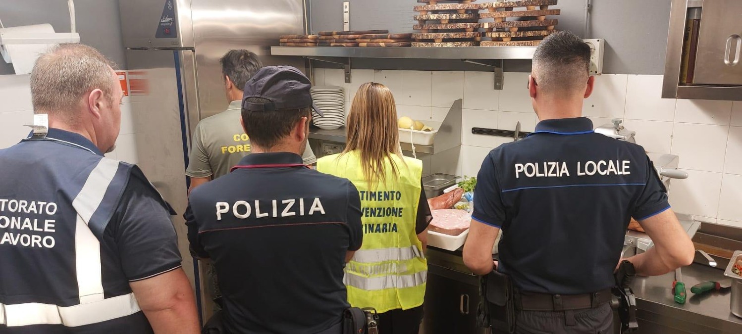 Nicolosi, cibo scaduto e carenze igieniche in un ristorante: titolare denunciato e multato. - 