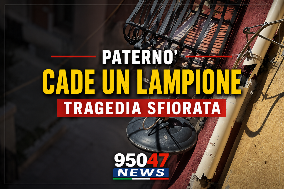 Paternò, crolla un lampione in via Stesicoro: tragedia sfiorata, nessun ferito - 
