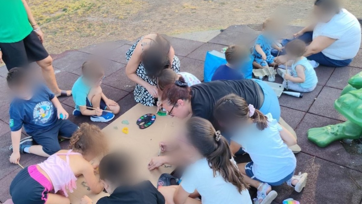Paternò, i bambini del Parco del Sole danno una lezione di civiltà: raccolgono i rifiuti per un parco più pulito - 