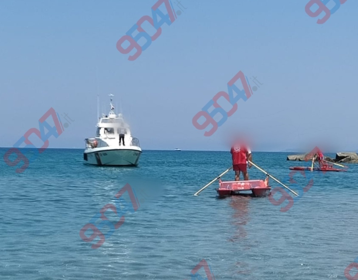 Tragedia a Tonnarella di Furnari: trovato in mare il corpo di una donna, indagini in corso - 