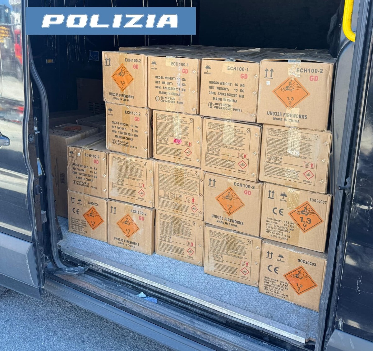 CATANIA. Trasportava una tonnellata di fuochi d'artificio sulla tangenziale: denunciato un 36enne - 