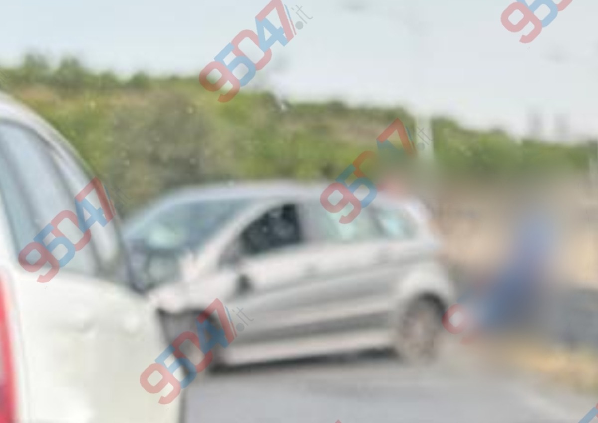Paternò, ennesimo incidente sulla provinciale di contrada Gianferrante: auto gravemente danneggiata - 