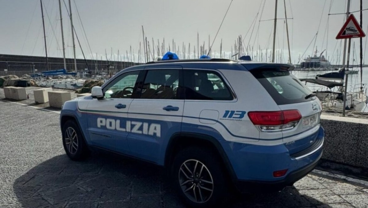 Porto di Catania, tentano di rubare auto e pezzi di ricambio: denunciati sei giovani - 