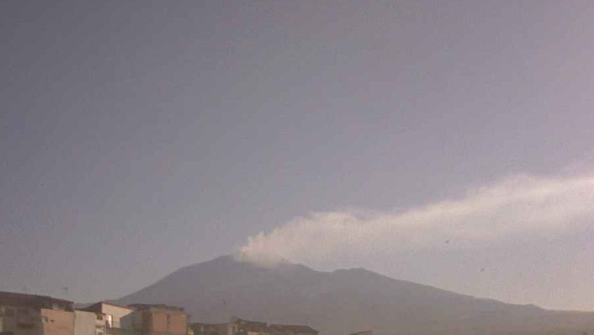 Etna, si ferma l’eruzione alla Voragine: l’INGV conferma la fine dell’attività - FOTO https://www.radiotouring.eu/webcam/Radio_Touring_Etna.jpg
