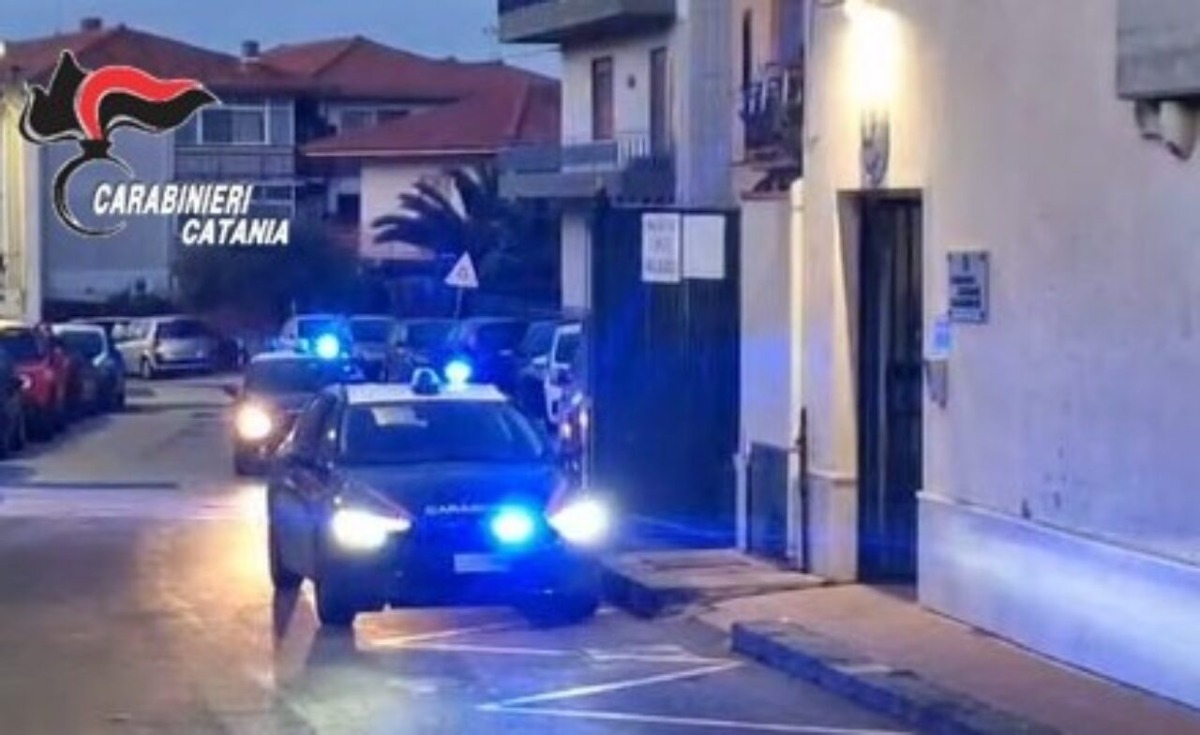 San Pietro Clarenza, auto svaligiata in via Umberto: i Carabinieri risalgono a un 38enne - 