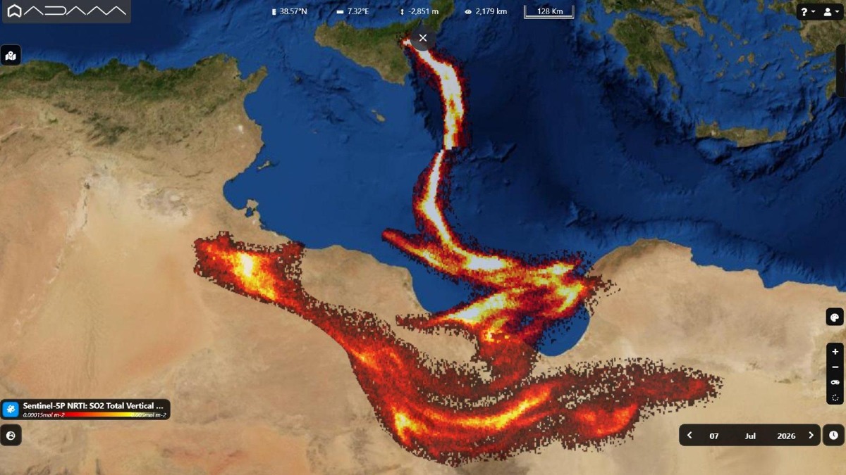 Etna, la nube dell’eruzione attraversa il Mediterraneo e arriva fino al Nord Africa - 