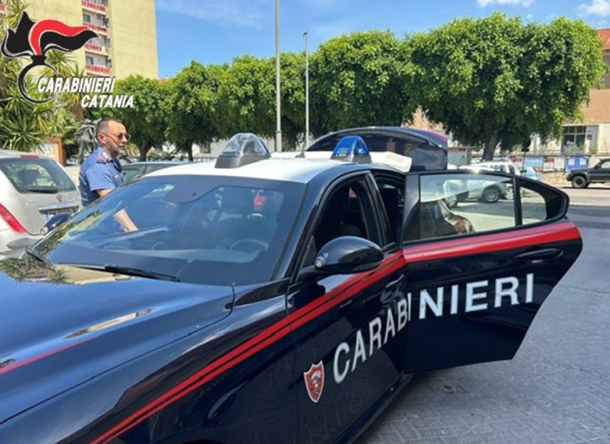 🔴 Paternò, notte di paura: pretende di vedere i nipoti, arrestato con una roncola - 