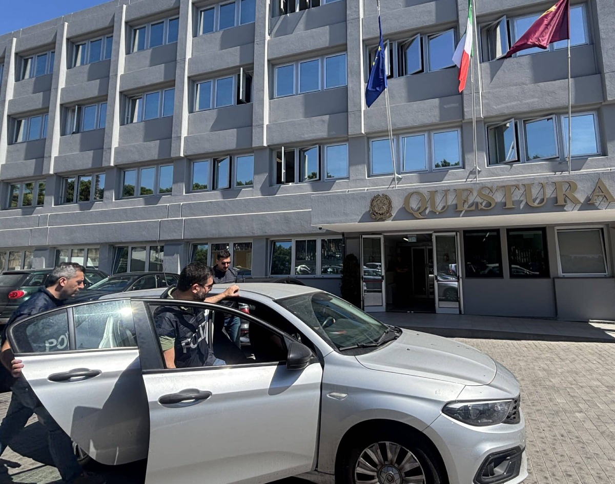 Catania, eroina nascosta nelle scarpe: arrestato un 62enne - 