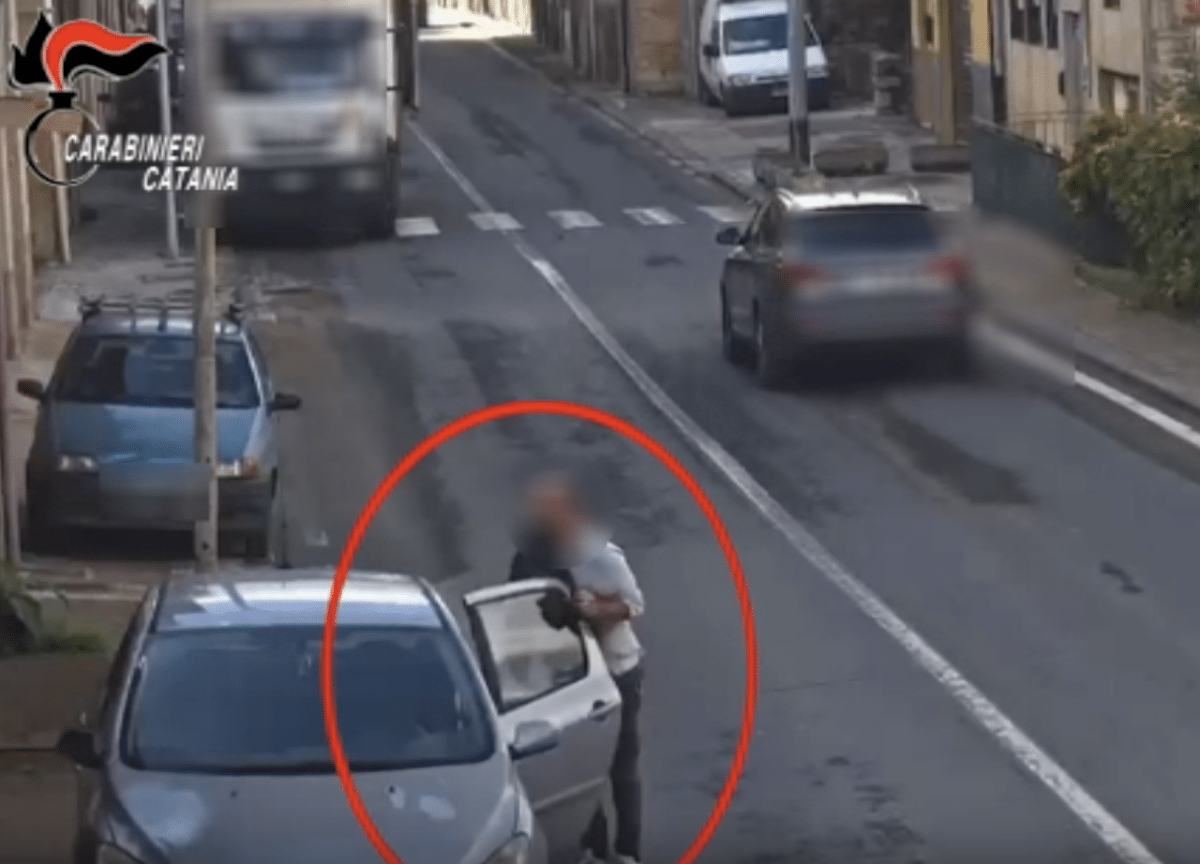 San Michele di Ganzaria, truffa del finto Carabiniere: arrestato 38enne, decisivo il DNA lasciato su un bicchiere - 