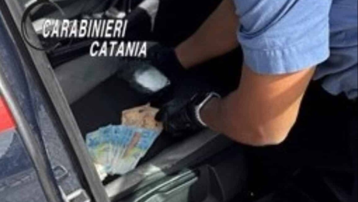Catania, evade dai domiciliari per spacciare droga: 53enne arrestato dai Carabinieri - 
