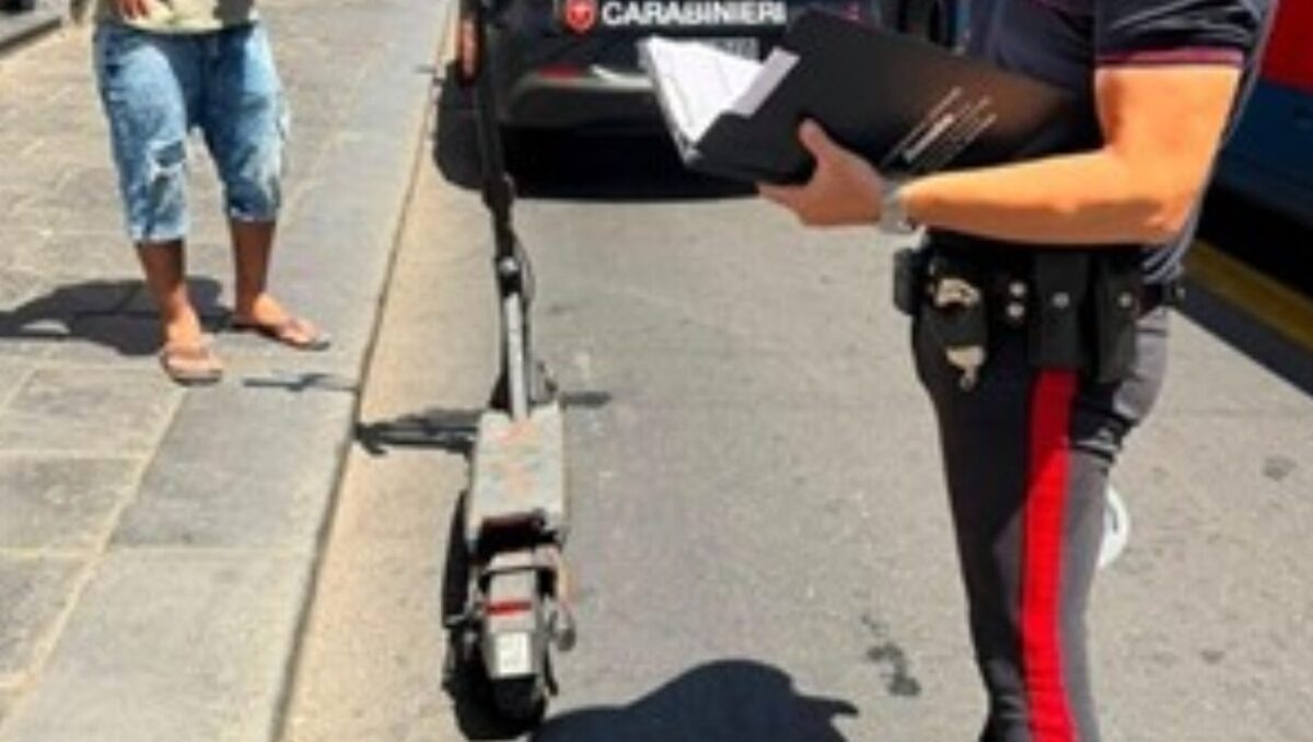 Catania, controlli su monopattini e scooter: 30 multe e 24 mezzi fermati - 