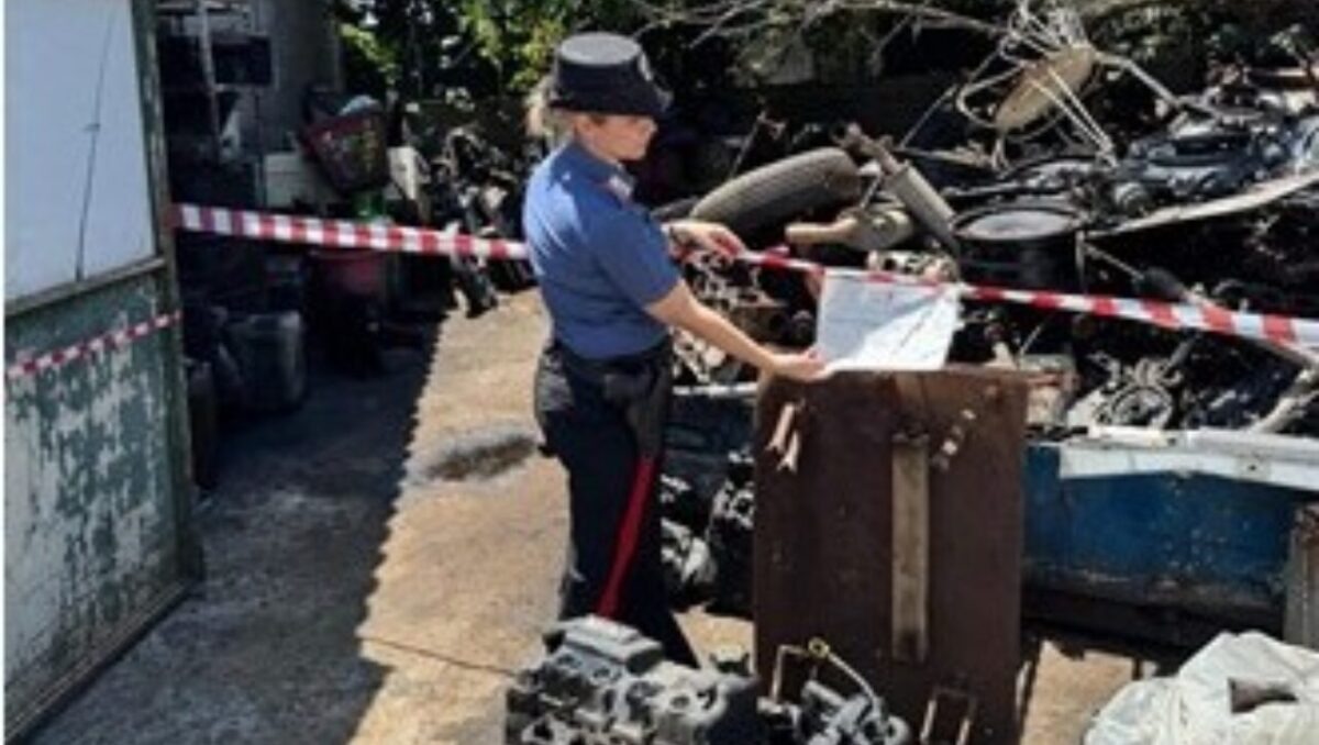 Viagrande, officina abusiva scoperta in un garage: denunciati padre e figlio, area sequestrata - 