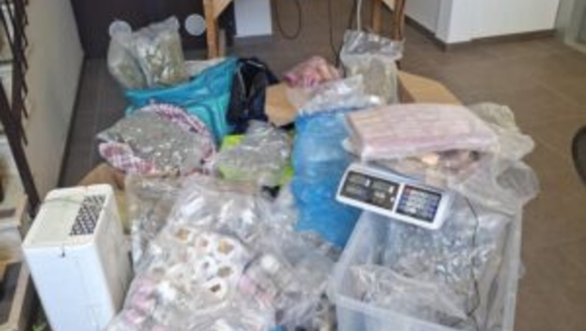Nicolosi, sequestrati 100 chili di droga in una villa: tre arresti della Guardia di Finanza - 