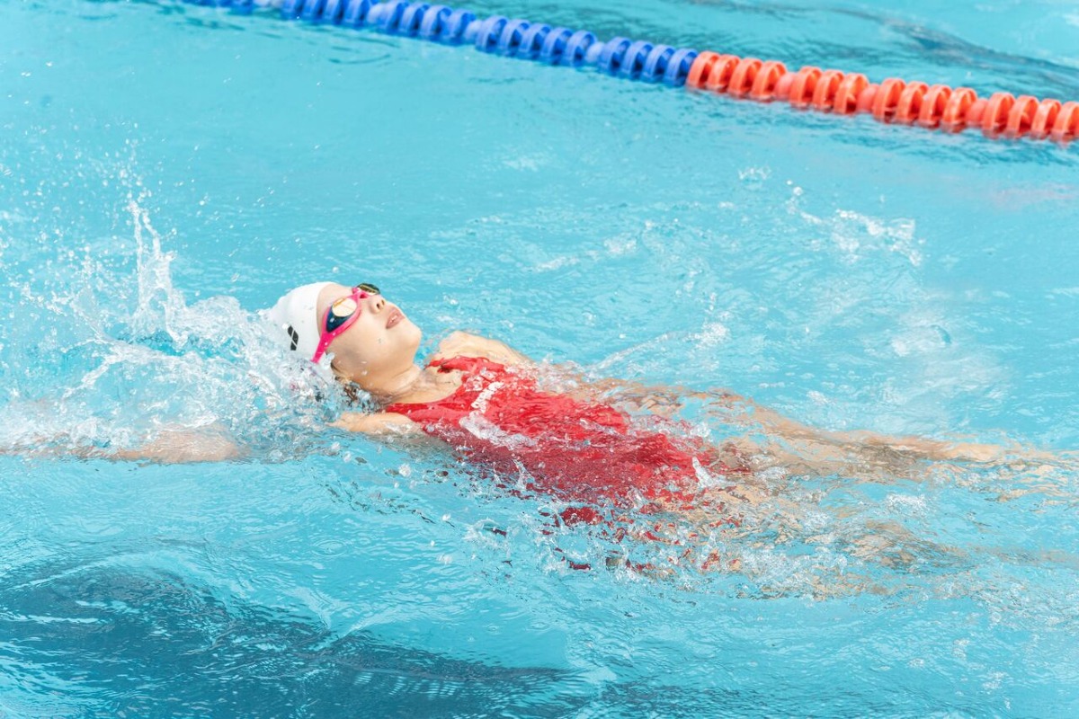 I benefici del nuoto e delle attività in piscina per il benessere fisico dei più piccoli - 