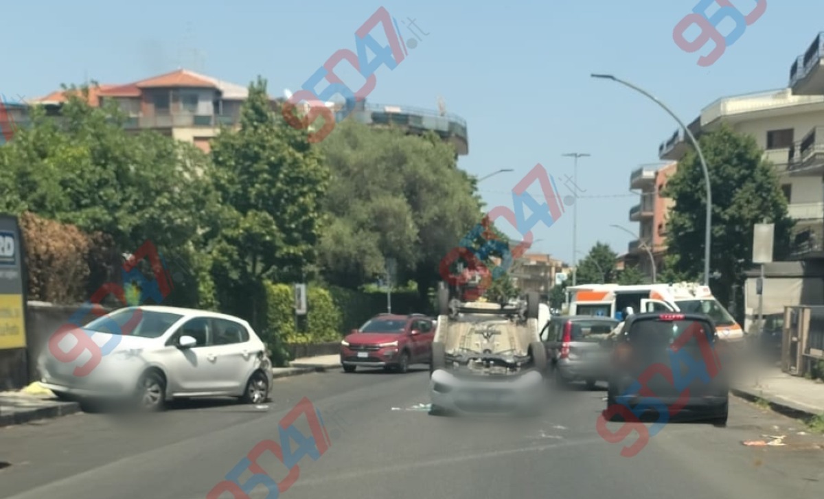 🛑🔴🛑 SAN GIOVANNI LA PUNTA – Auto si ribalta in viale della Regione: ambulanza sul posto, traffico rallentato - 