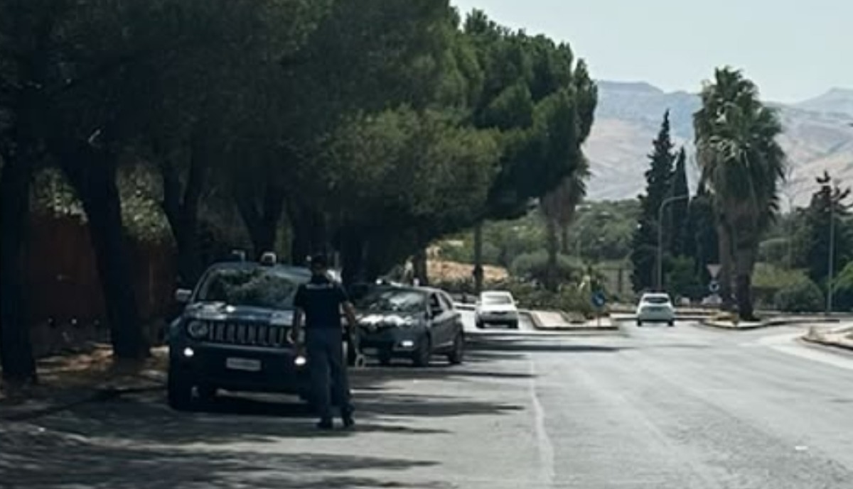 Paternò, controlli a tappeto in Corso Italia: scattano multe per revisione, assicurazione e casco - 