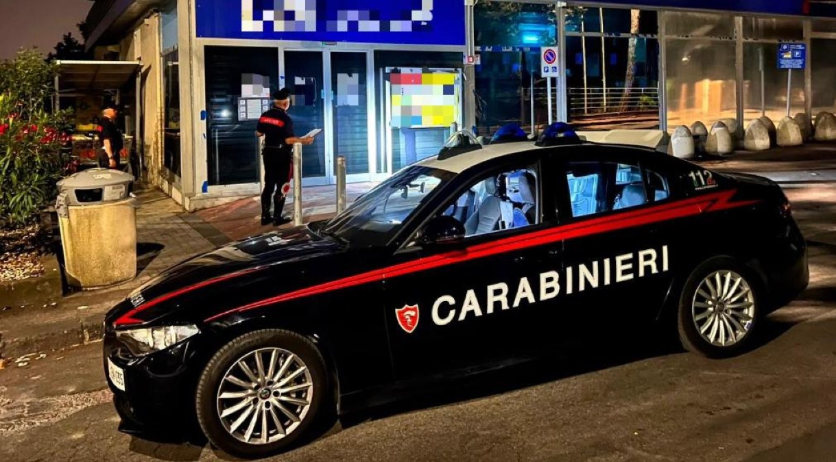Pedara, nella notte tentano di far esplodere la cassa continua di un supermercato: ladri in fuga - 