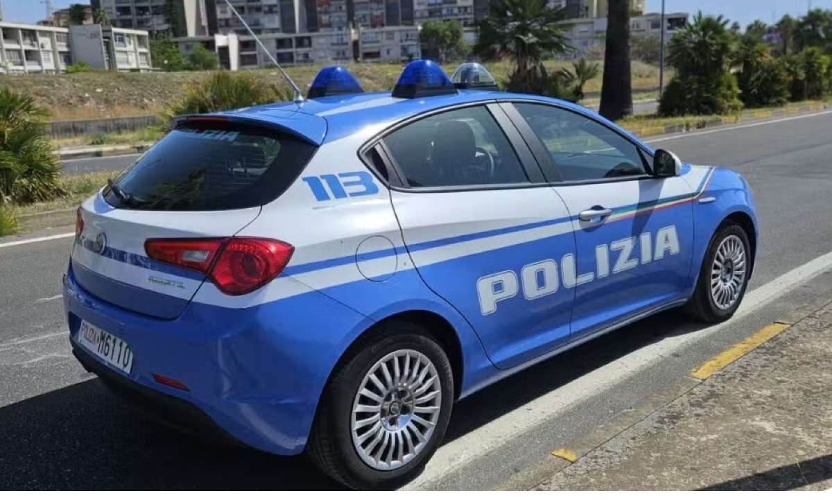 Catania, tenta di incendiare l’auto di un conoscente con benzina e accendino: arrestato 59enne - 