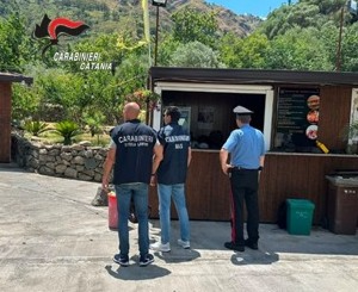 Castiglione di Sicilia, scoperto ristorante abusivo: cuoco in nero e cibo mal conservato - 