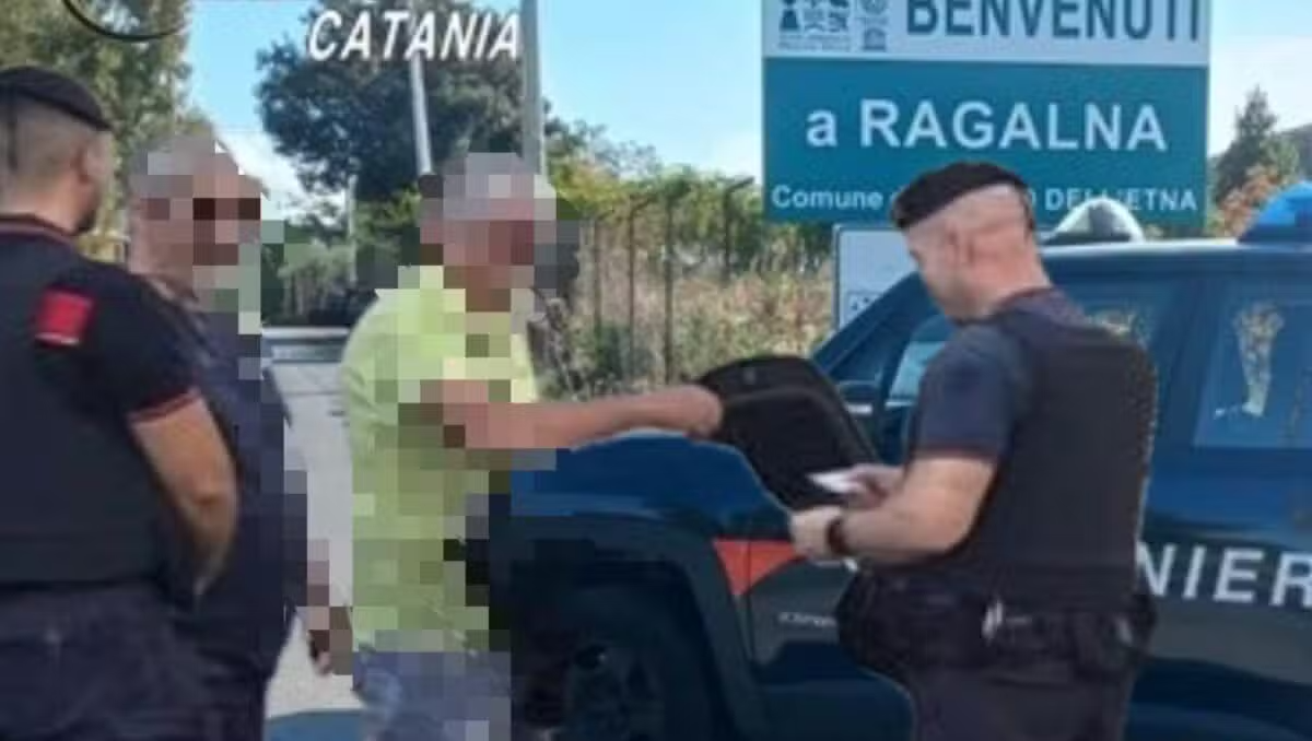 Ragalna, controlli straordinari dei Carabinieri: oltre 4.000 euro di multe per cellulare alla guida, cinture e casco - 