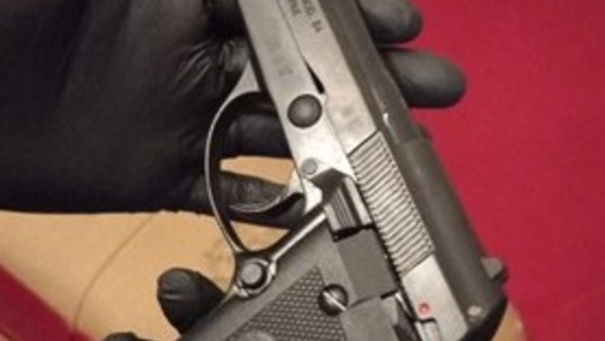 Biancavilla, pistola modificata e munizioni in casa: arrestato 42enne - 