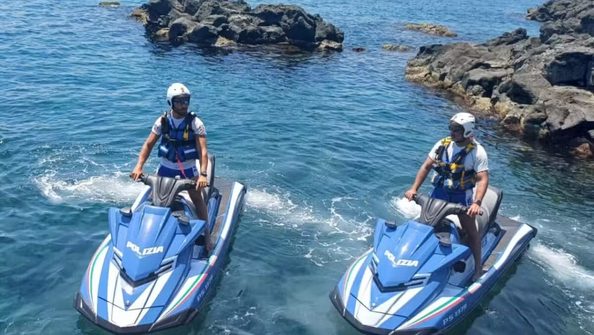 Catania, fugge con il quad sulla spiaggia: multe per 8.500 euro, sanzionati 4 lidi per irregolarità sui bagnini - 