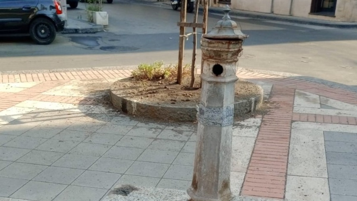 Paternò, fontanella storica della Villetta abbandonata: da mesi senz’acqua, alberi in difficoltà - 