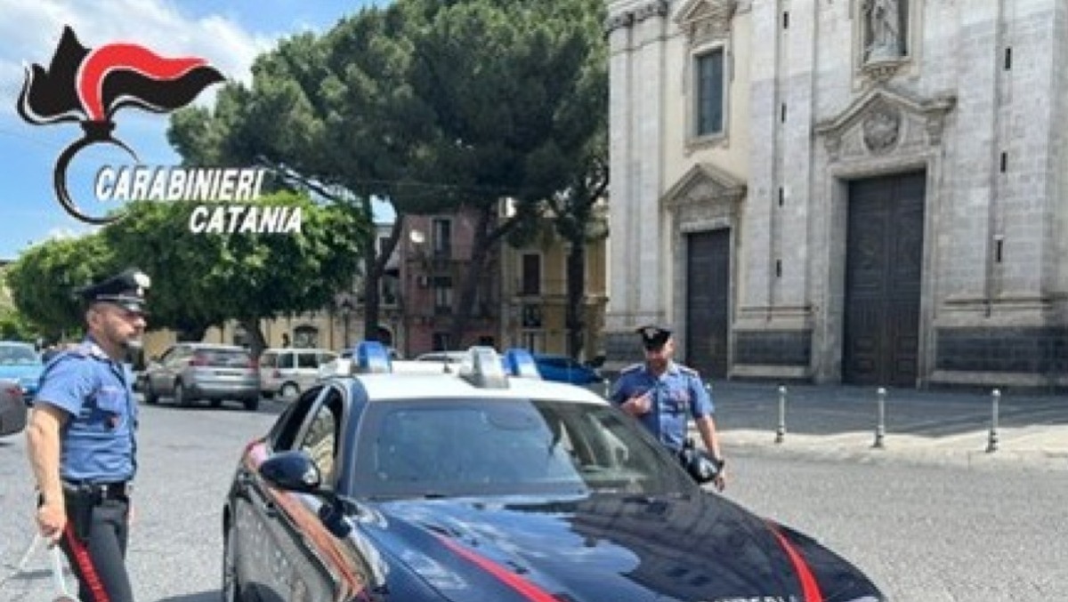 Paternò e Ragalna, stretta dei Carabinieri: automobilisti al cellulare, senza assicurazione e senza patente, oltre 25 mila euro di multe - 
