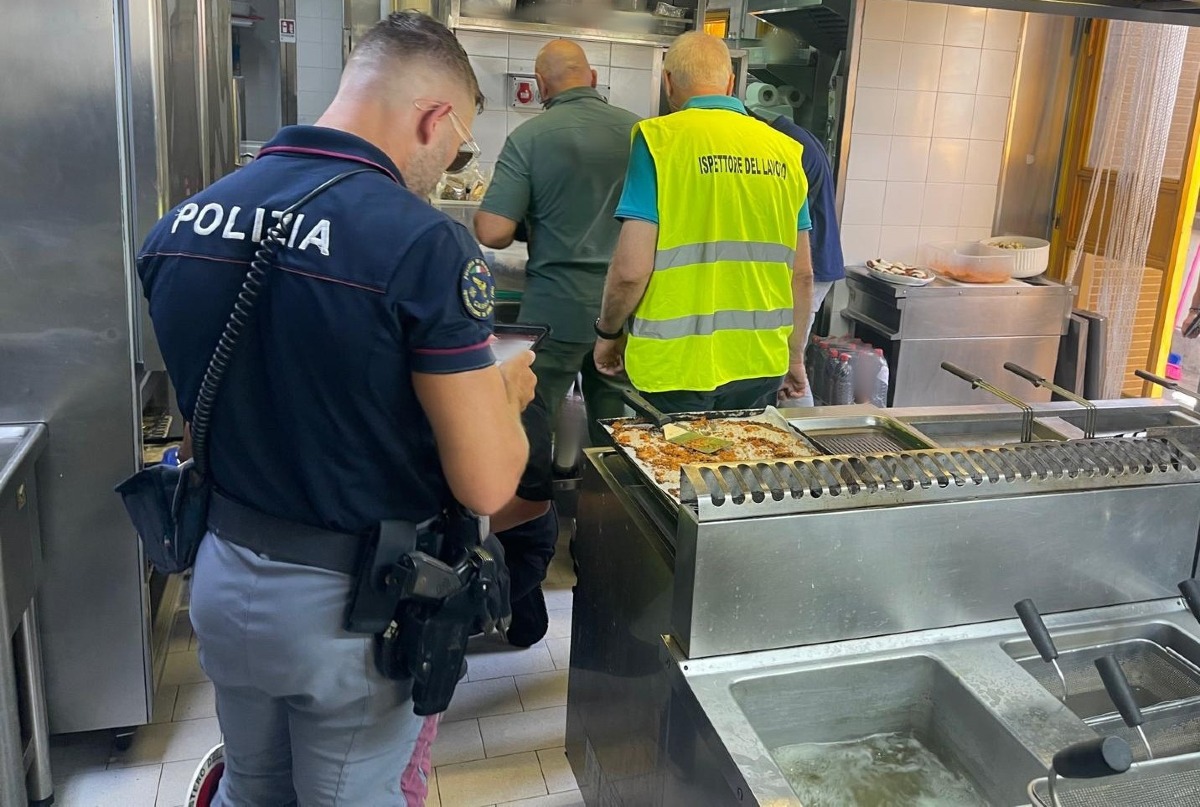 Catania, blitz alla Playa: lido con pesce non tracciato, trattoria con congelato per fresco e 4 su 5 in nero - 