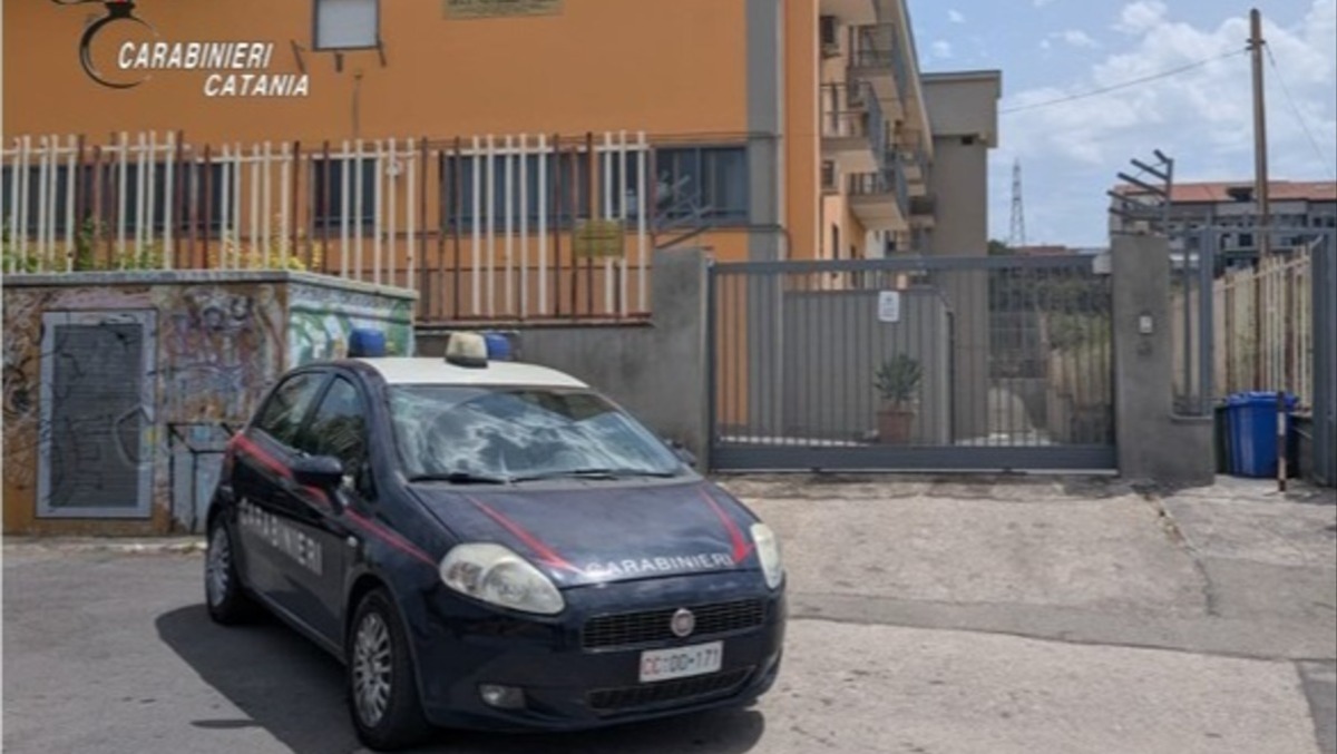 Paternò, furto al “Francesco Redi”: arrestati due paternesi, il bottino era di 35 euro - 