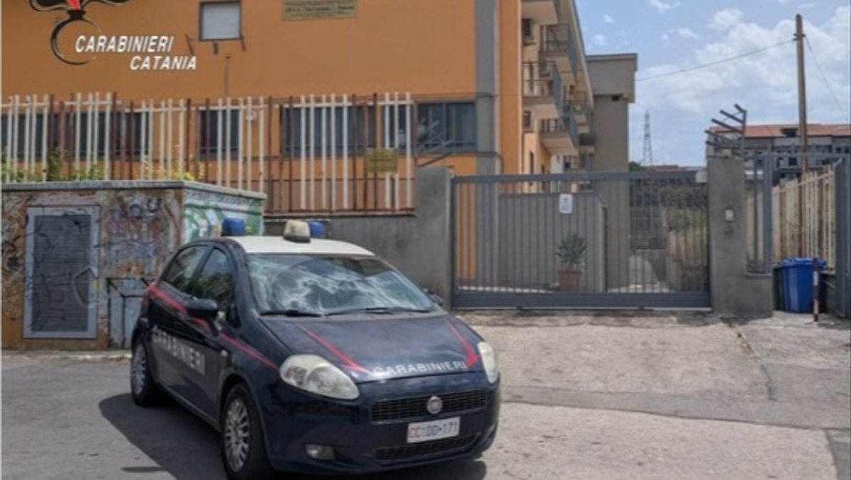 Paternò, furto al “Francesco Redi”: arrestati due paternesi, il bottino era di 35 euro - 