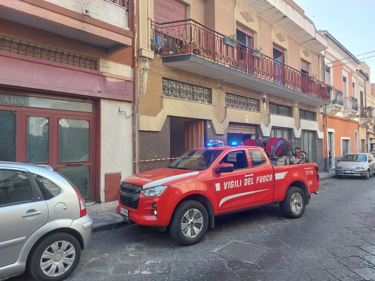 🔴 Tragedia a Biancavilla: dimentica l'auto accesa nel garage, 87enne muore intossicata dai gas di scarico - 